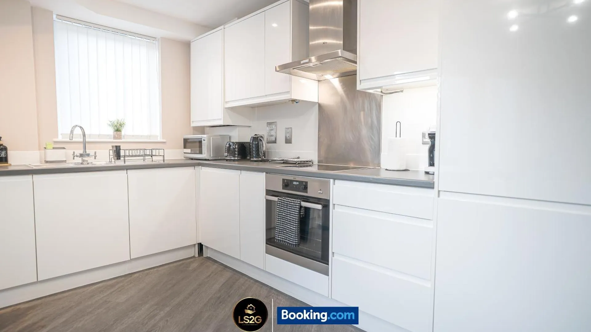 Stylish 2 Bedroom Apt By Ls2G Short Lets & Serviced Accommodation Greater London With Free Parking