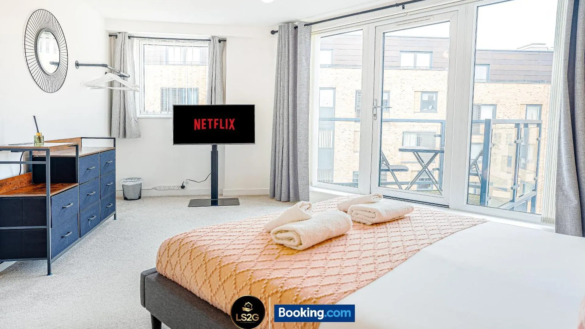 Stylish 2 Bedroom Apt By Ls2G Short Lets & Serviced Accommodation Greater London With Free Parking