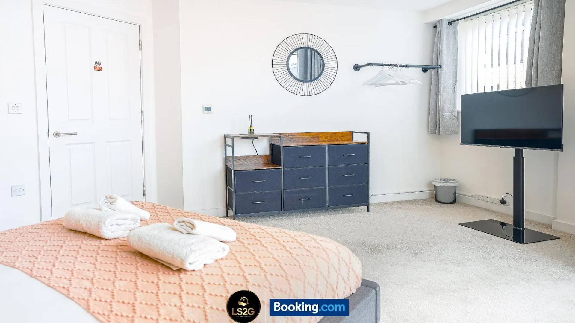 Apartment Stylish 2 Bedroom Apt By Ls2G Short Lets & Serviced Accommodation Greater London With Free Parking