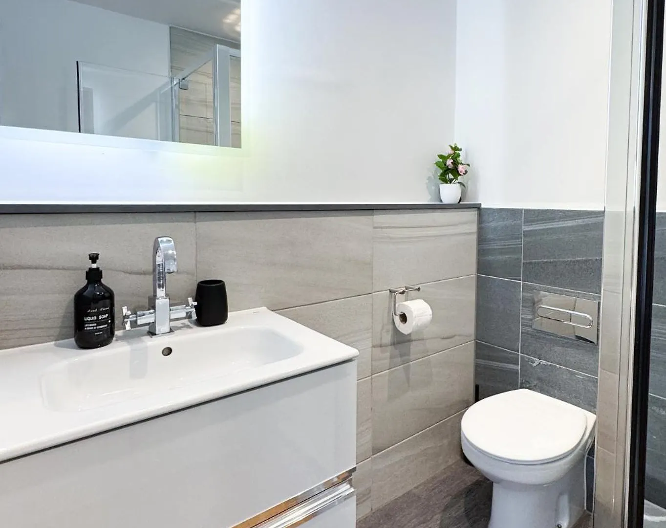 Apartment Stylish 2 Bedroom Apt By Ls2G Short Lets & Serviced Accommodation Greater London With Free Parking
