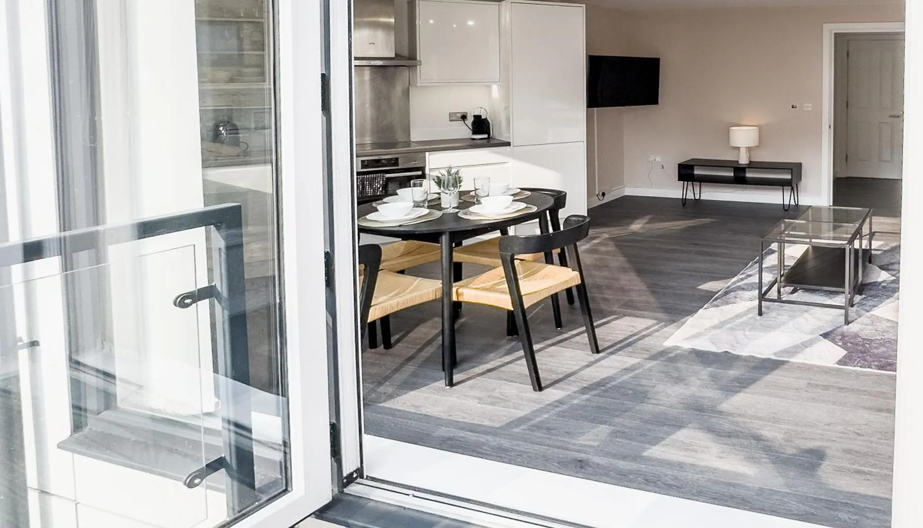 Stylish 2 Bedroom Apt By Ls2G Short Lets & Serviced Accommodation Greater London With Free Parking